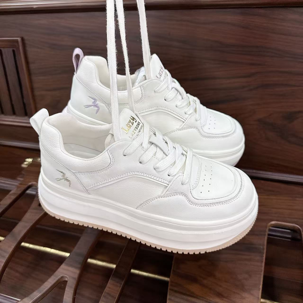 大码女鞋(40-43)2025ins秋季皮面厚底时尚百搭小白鞋2603