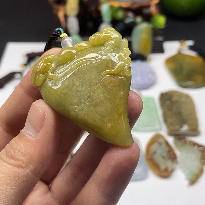 翡翠未镶嵌颈饰吊坠