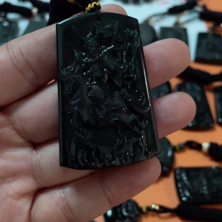 翡翠颈饰未镶嵌啄*鸟