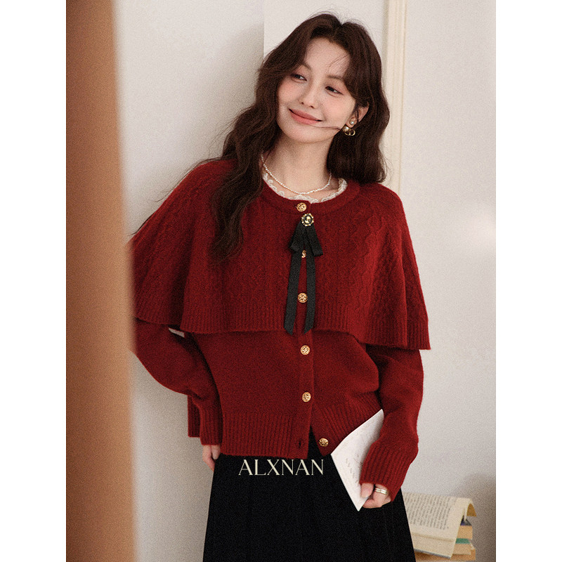 鹿向南「巴黎晨曦」设计感复古圣诞红色上衣秋冬斗篷针织衫毛衣女