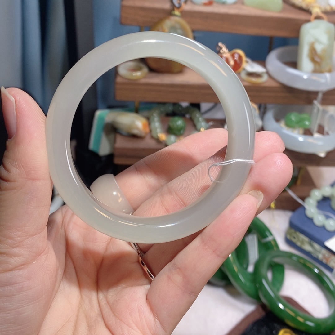 和田玉未镶嵌手镯