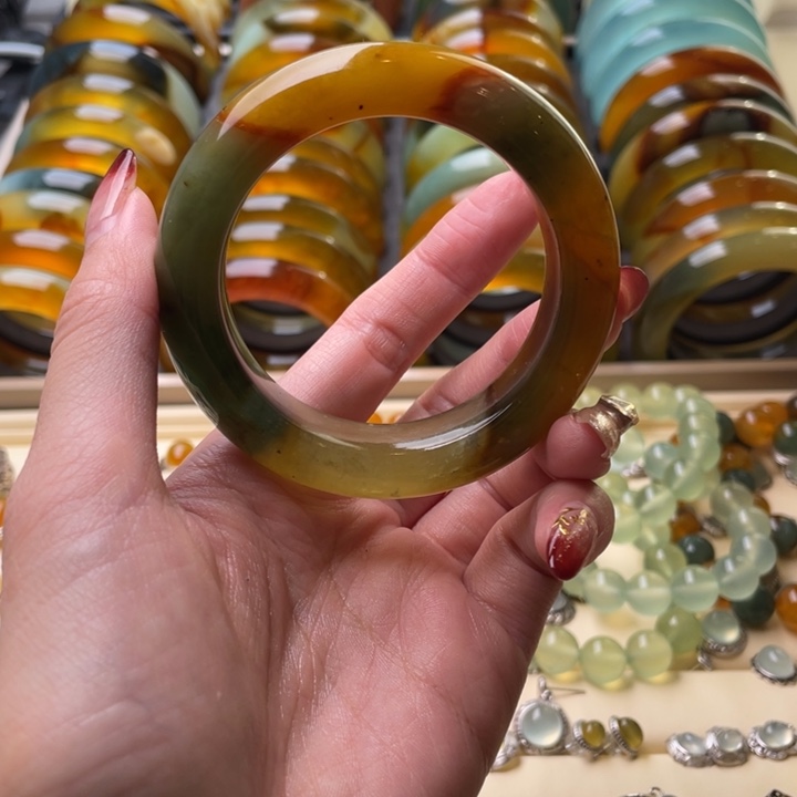 蛇纹石玉手镯未镶嵌52.9