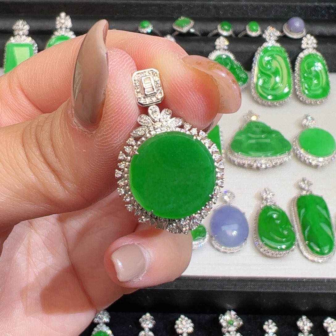 翡翠吊坠(不含链)18K金镶嵌