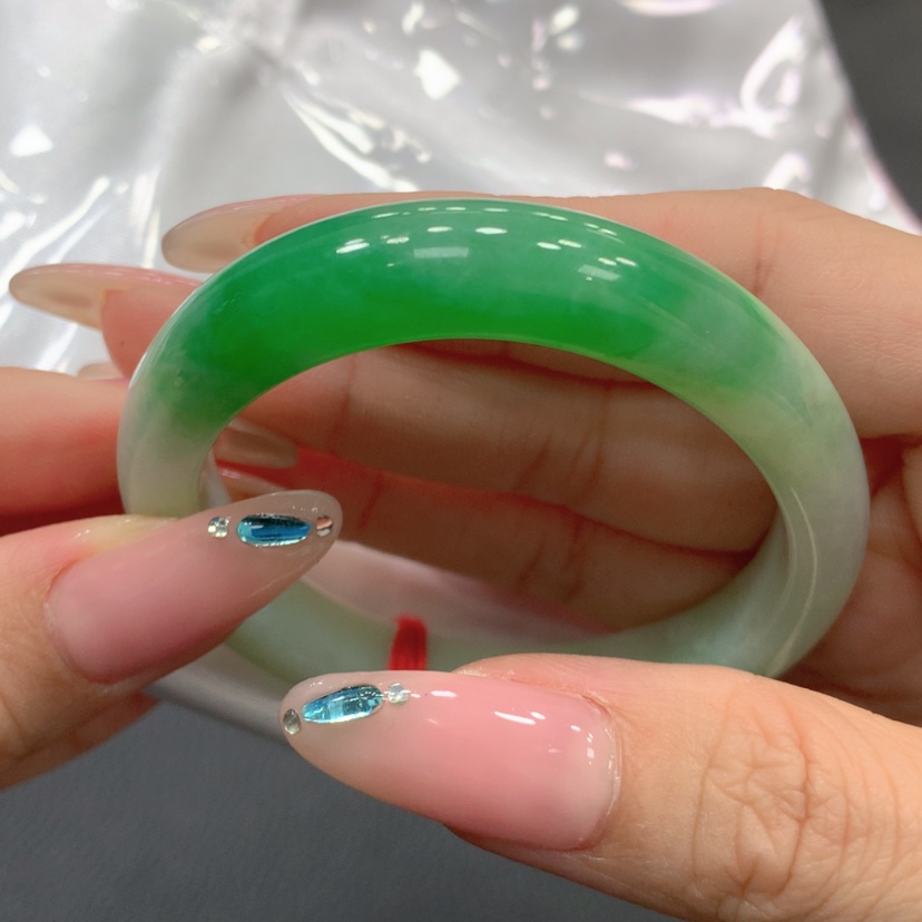 【闪购商品】翡翠手镯未镶嵌贵妃