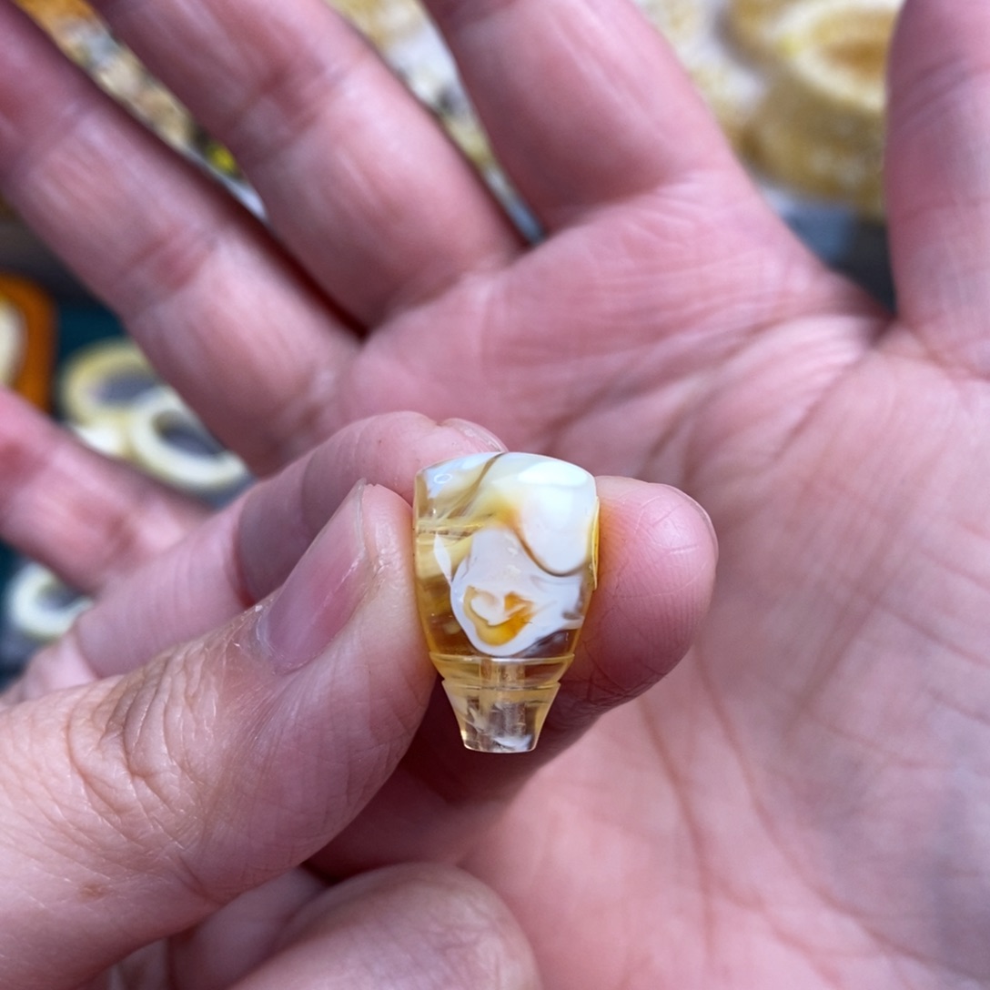 琥珀裸石未镶嵌金溶洞妖花三通11.8