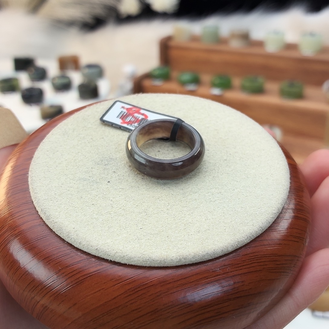 和田玉未镶嵌戒指葡萄紫泥鳅背17.43mmj12