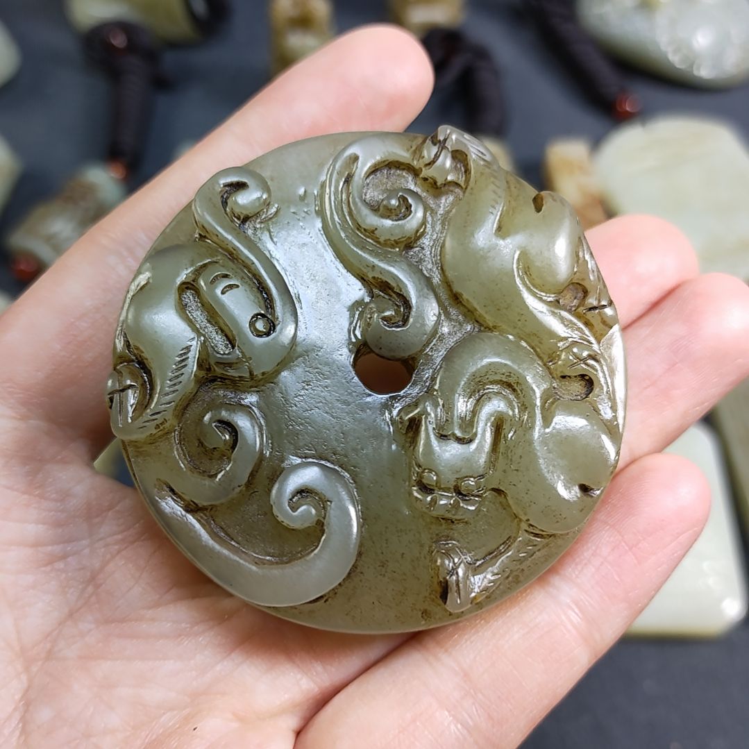 和田玉颈饰未镶嵌