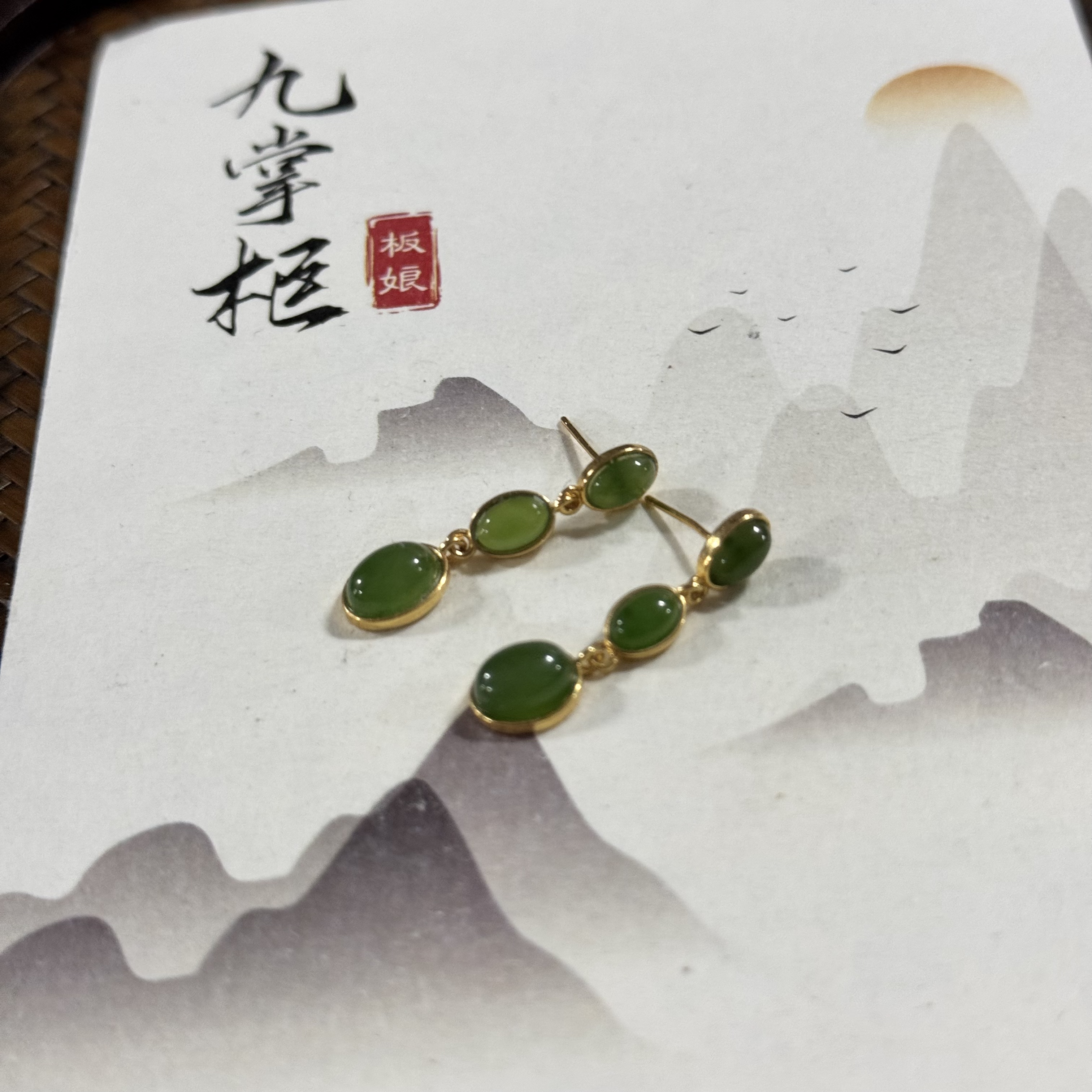 天然碧玉耳饰简约设计百搭—多样性发其一