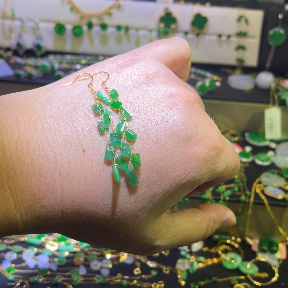 颈饰18K金镶嵌翡翠耳钩