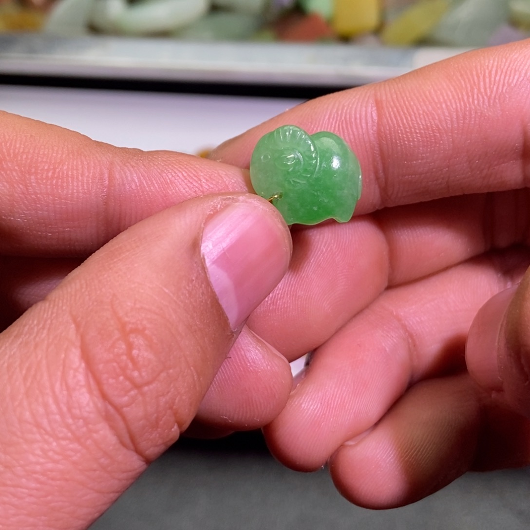 翡翠未镶嵌颈饰吊坠