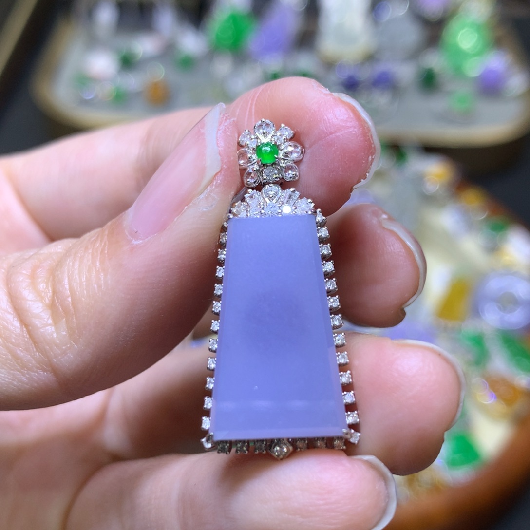 翡翠颈饰18K金镶嵌翡翠吊坠项链