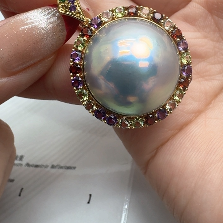 拼合珍珠（马贝珠）颈饰18K金镶嵌