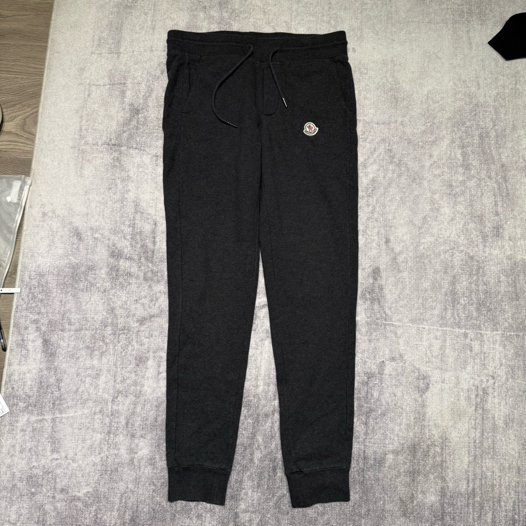99新 MONCLER 经典黑色刺绣长裤/S码/价6200