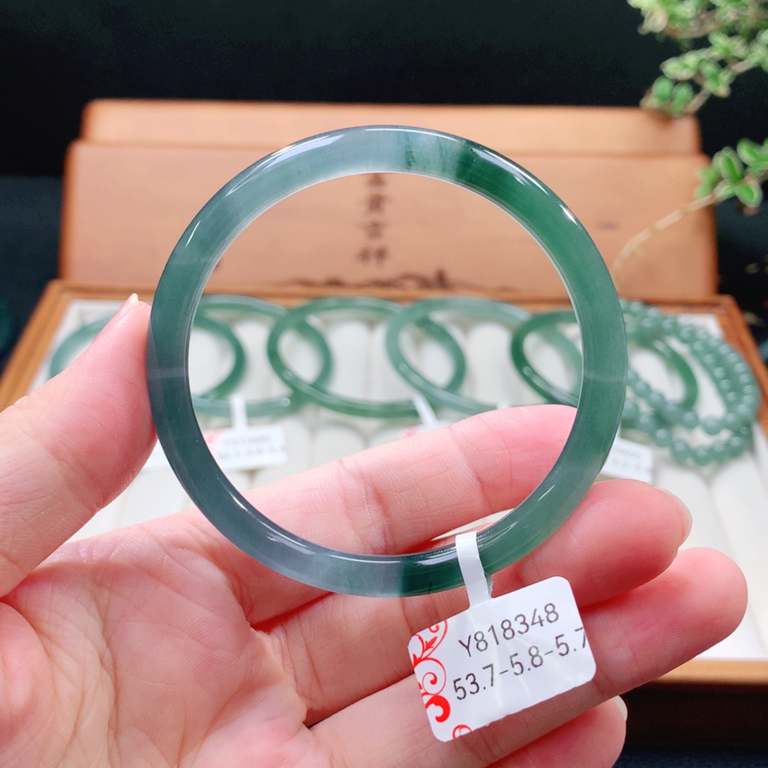 翡翠手镯（圆镯）未镶嵌