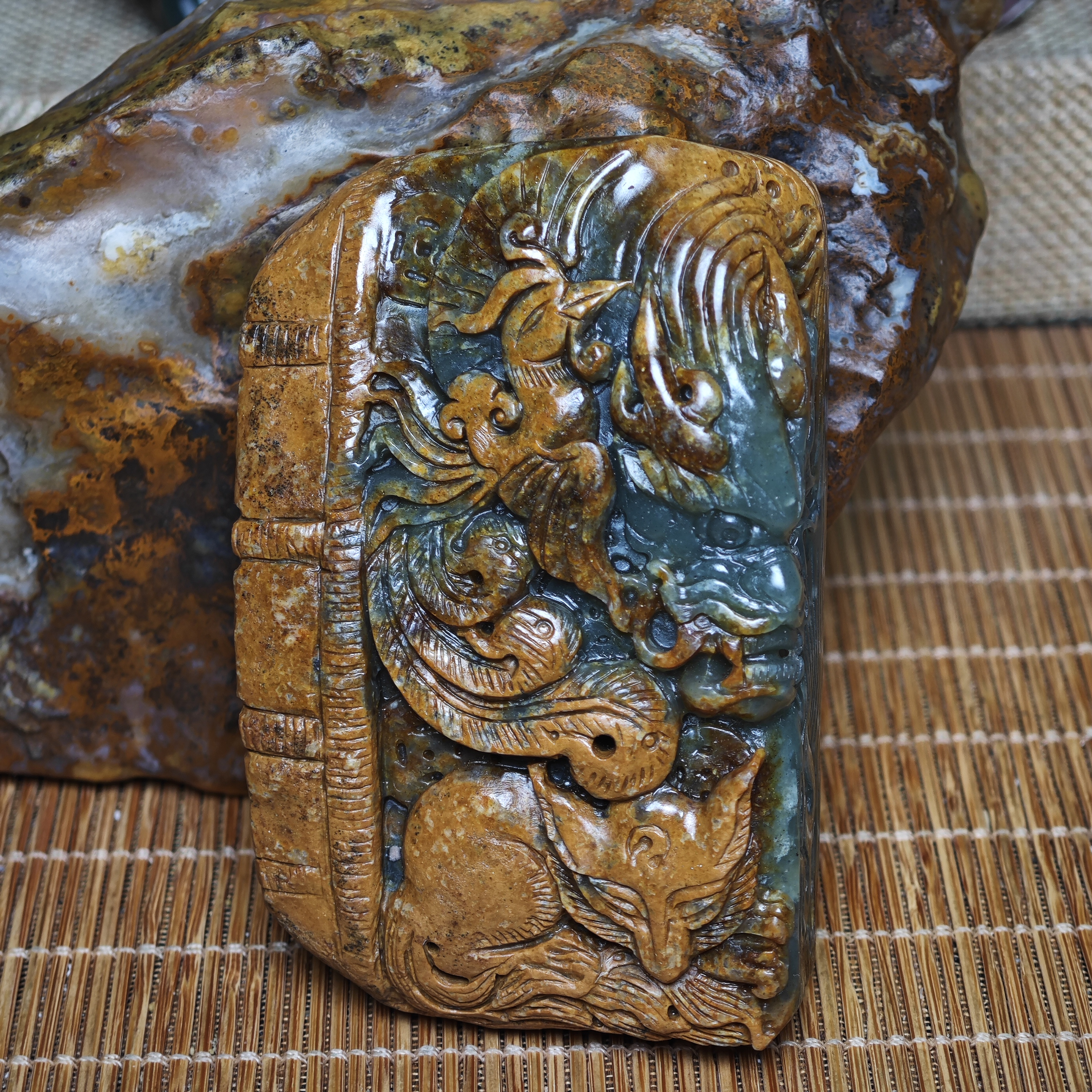 天然河磨玉椴树林龙凤呈祥手把件(出河磨玉鉴定证书)