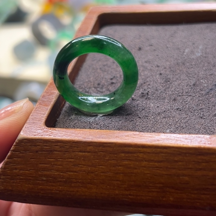 翡翠未镶嵌戒指翡翠