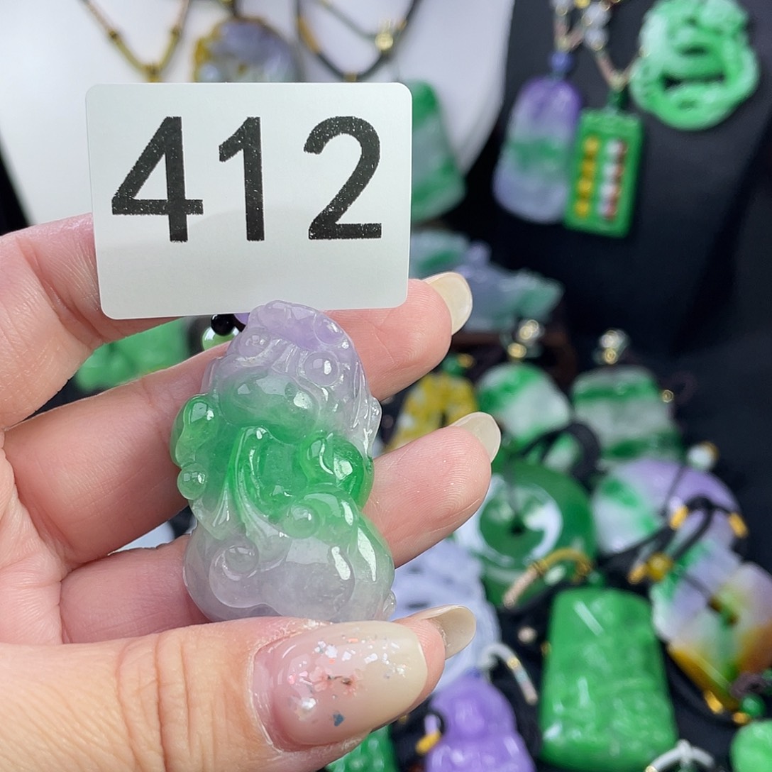 翡翠未镶嵌吊坠(赠链)