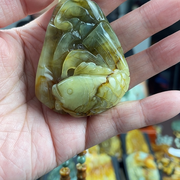 蛇纹石玉未镶嵌颈饰