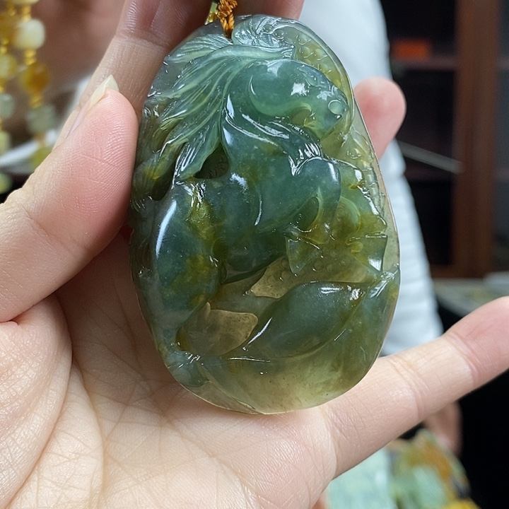 蛇纹石玉未镶嵌颈饰