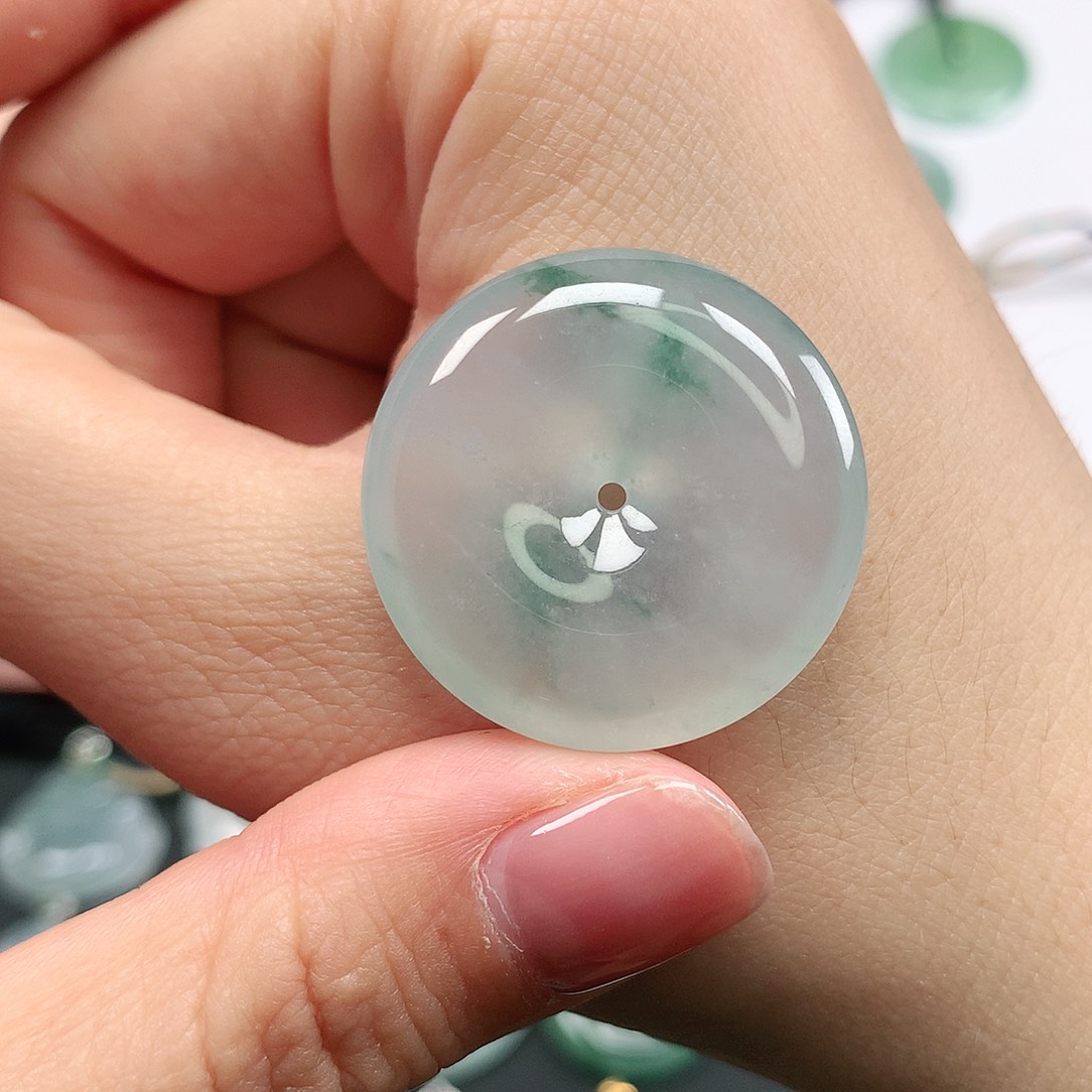 翡翠颈饰未镶嵌平安