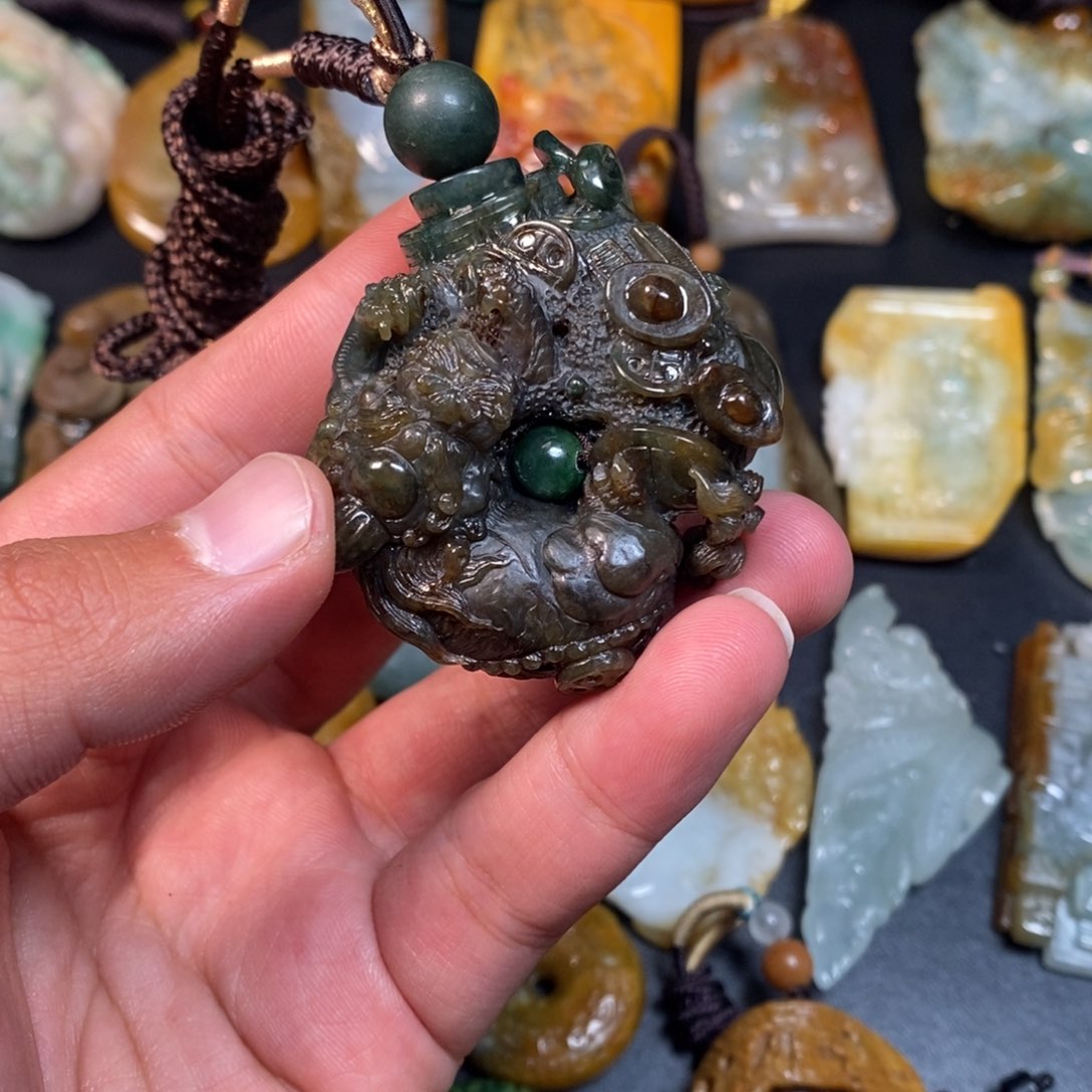 翡翠吊坠(不含链)未镶嵌萨**尔