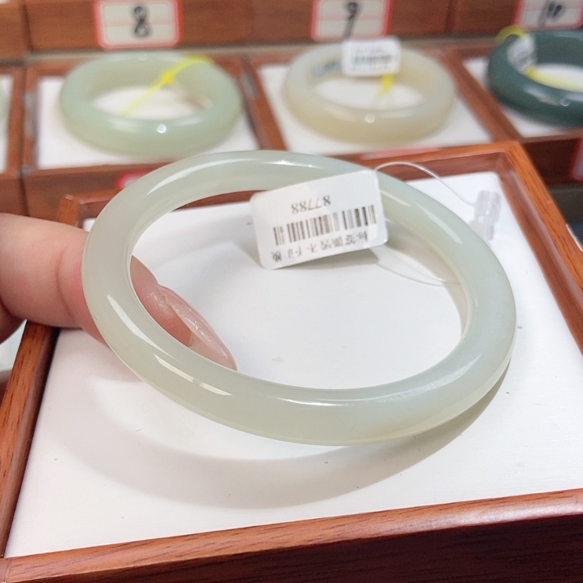 【闪购商品】和田玉手镯未镶嵌5556