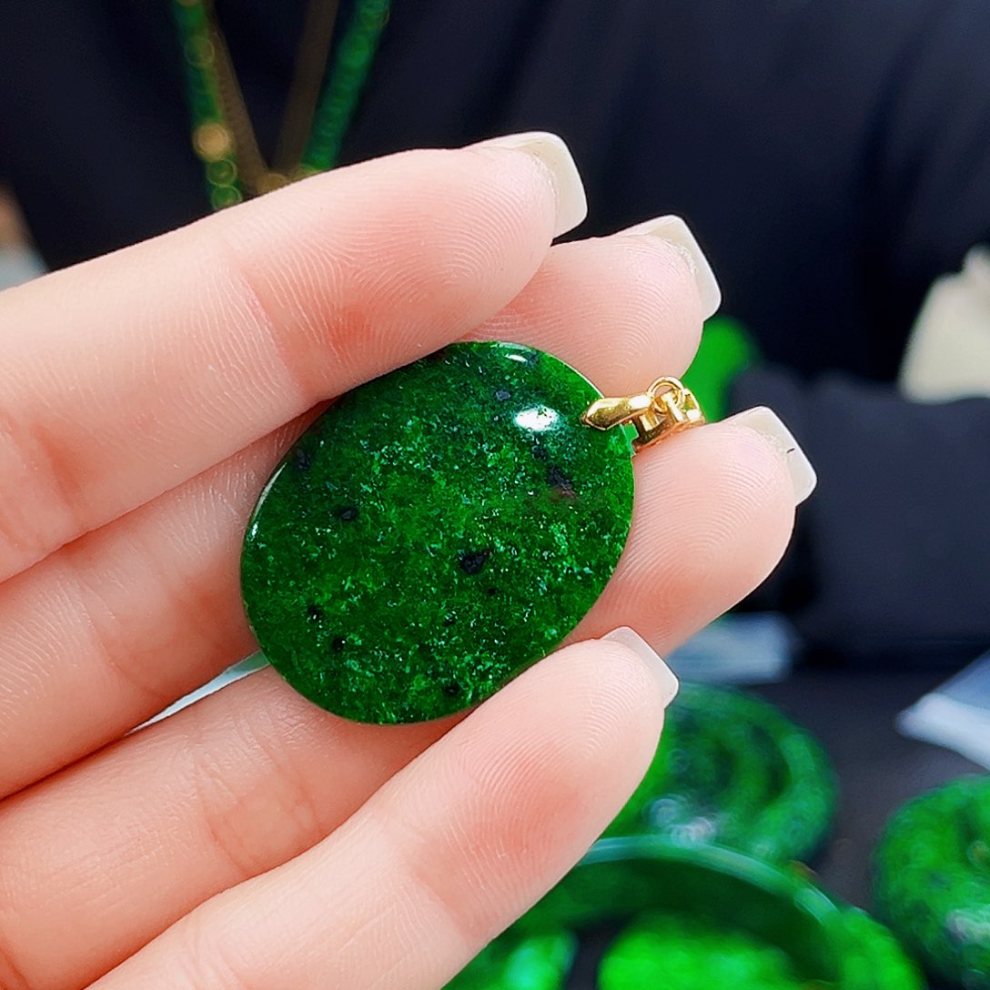 颈饰银S925镶嵌翡翠多样性