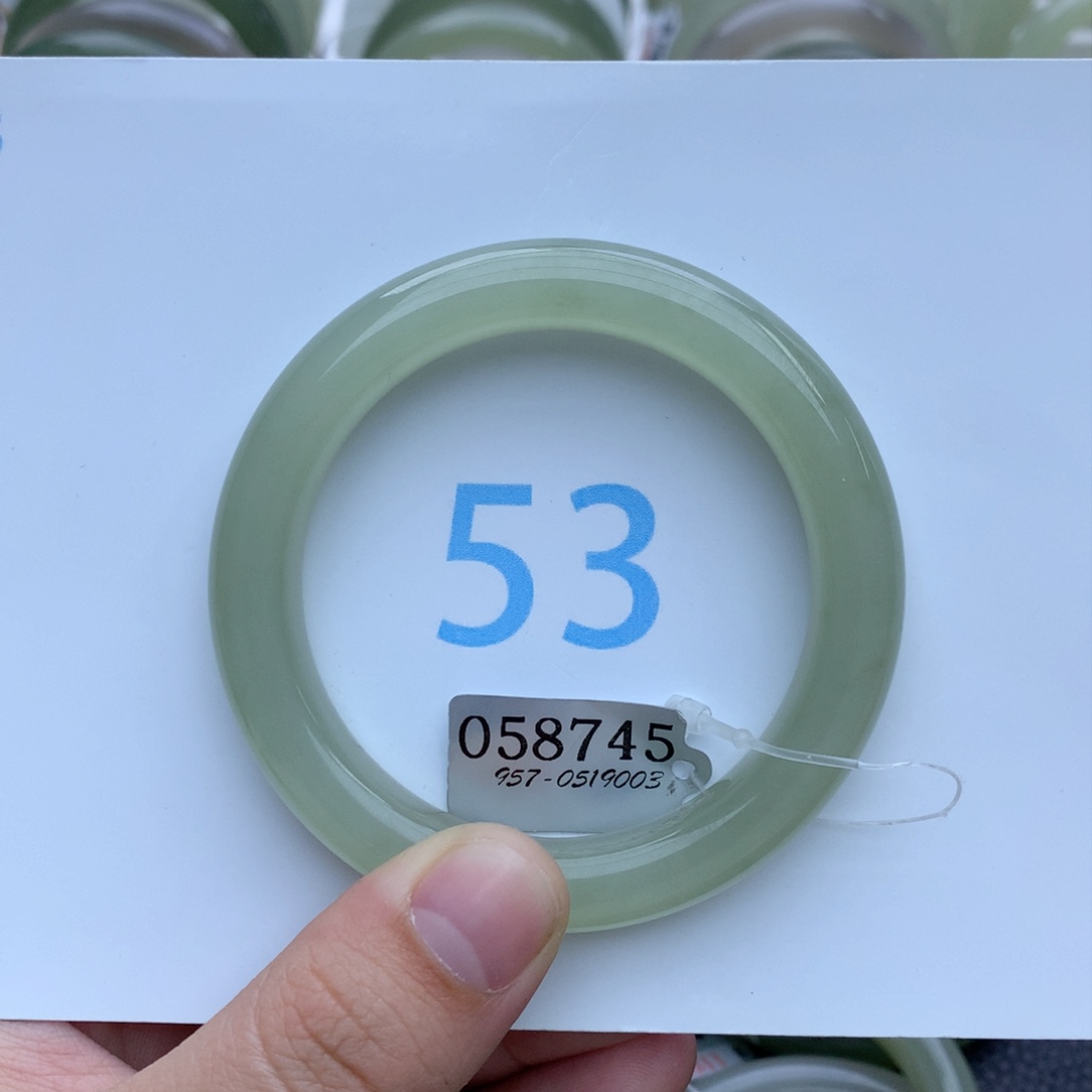 和田玉手镯未镶嵌跳***儿