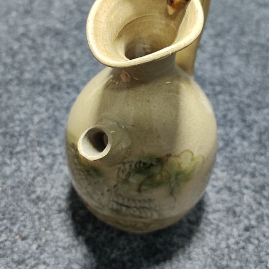 瓷陶瓷小壶一个完整