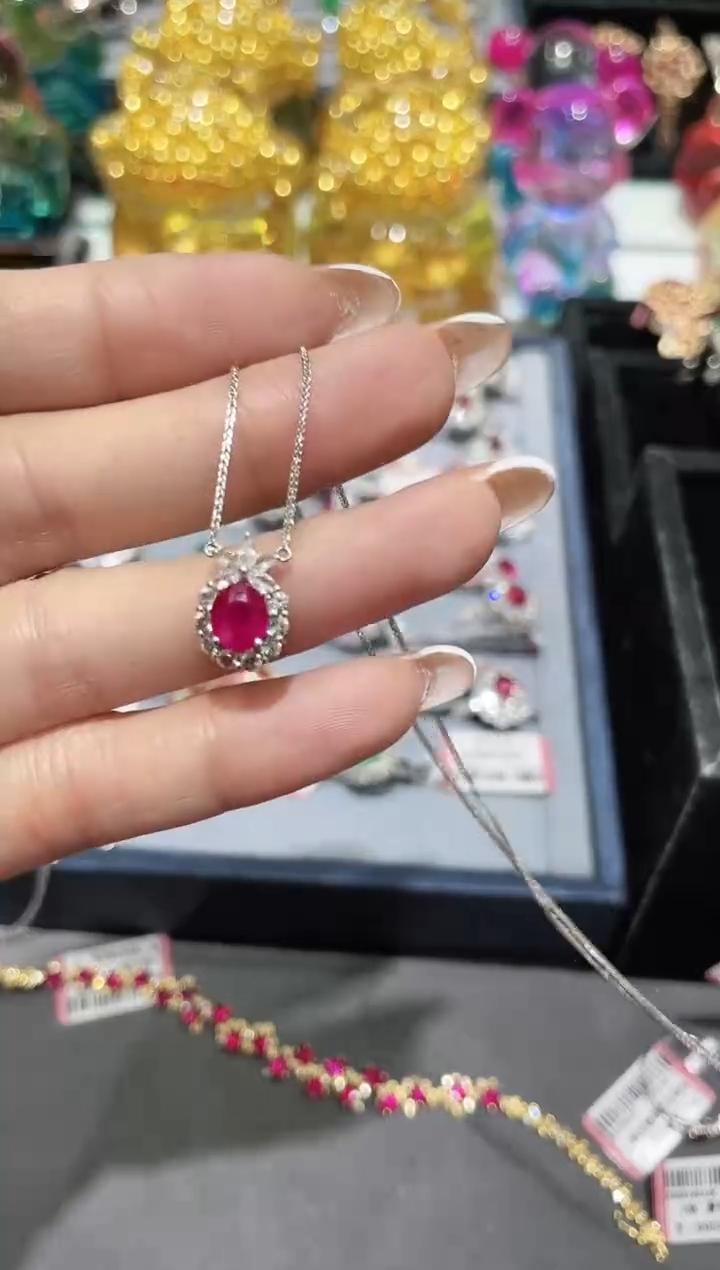 18K金镶嵌天然红宝石项链