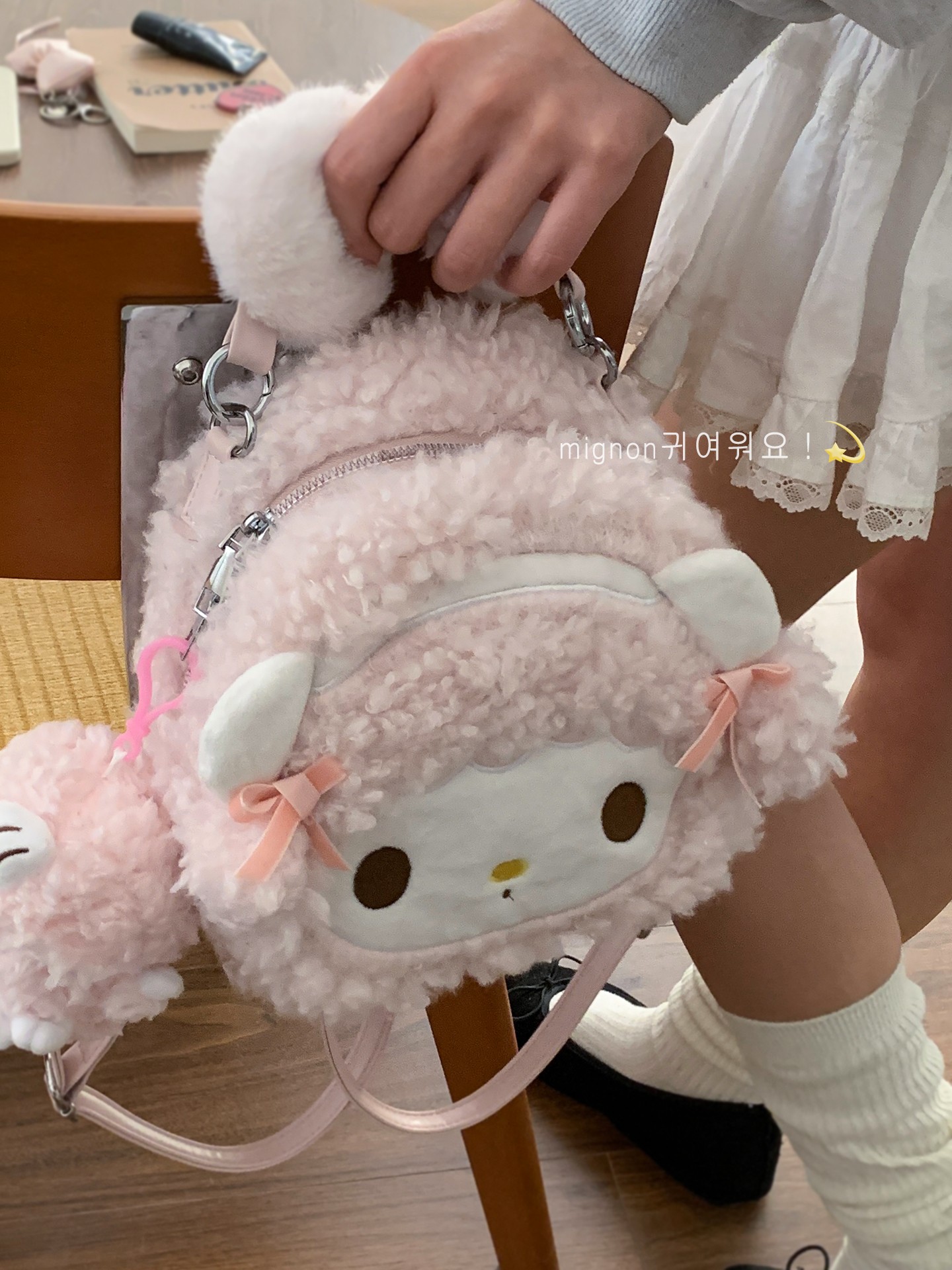 可爱毛茸茸包包女款爆款2025新款冬季毛绒小背包百搭逛街双肩包