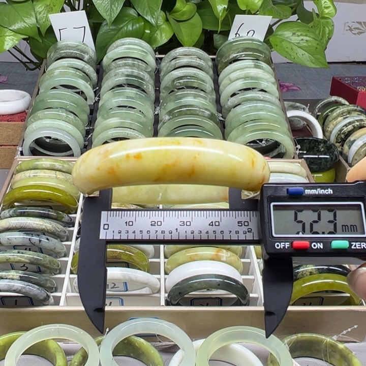 蛇纹石玉未镶嵌手镯11