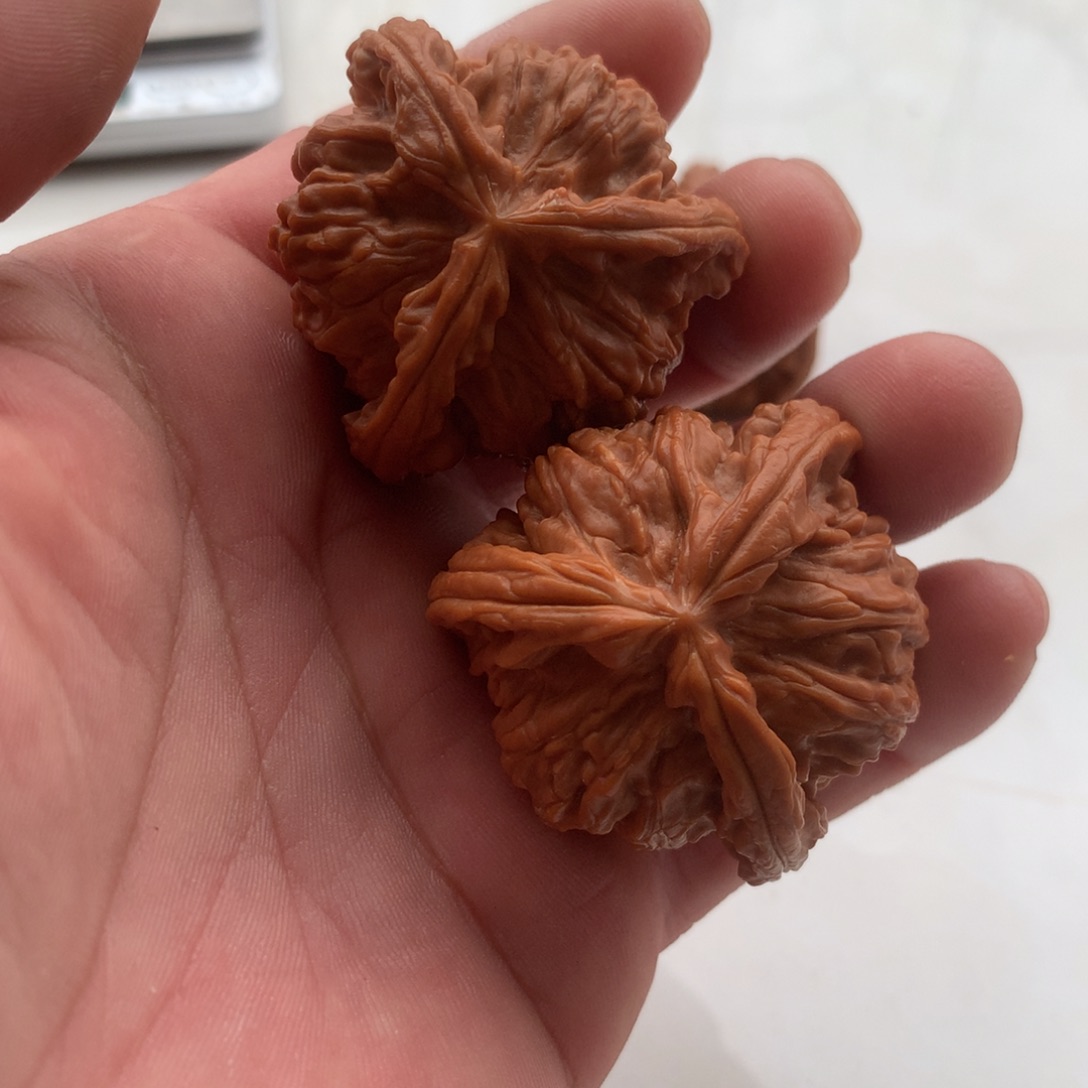 文玩核桃吊坠三棱