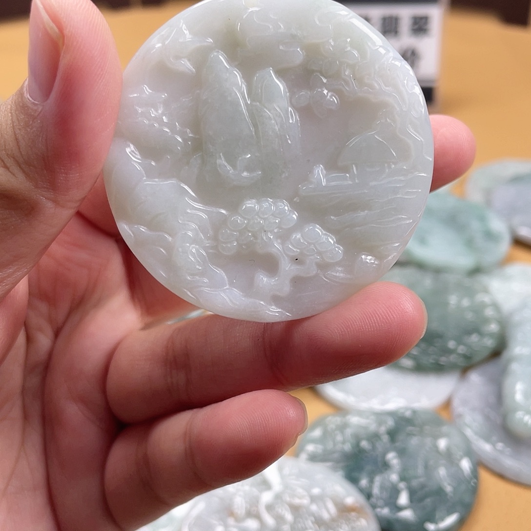 翡翠未镶嵌颈饰翡翠