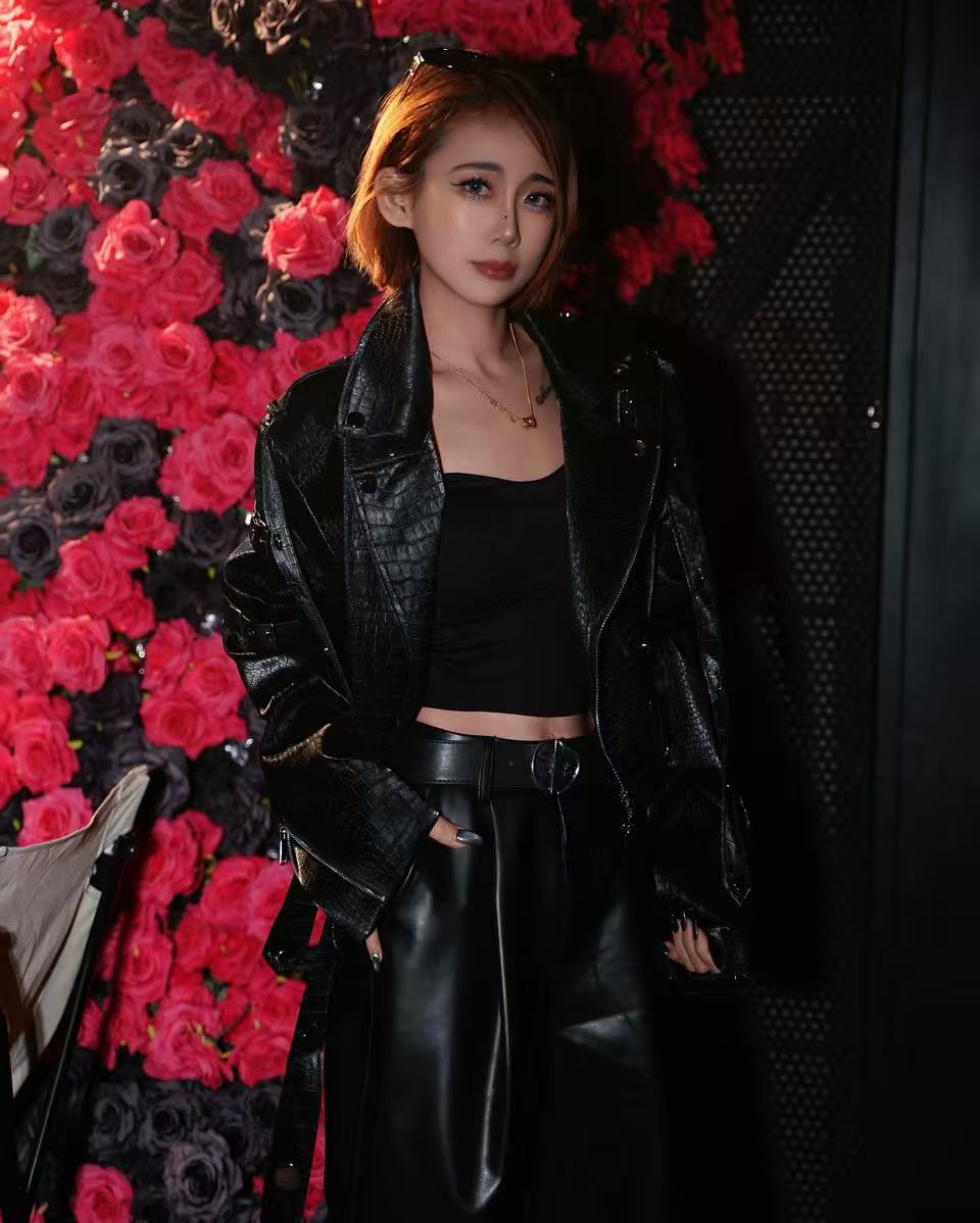 女宽松加绒弯刀裤小众时尚百搭新款阔腿皮裤黑色气质秋季复古网红