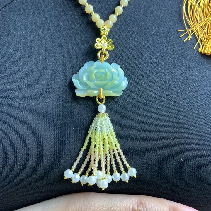 翡翠颈饰未镶嵌翡翠