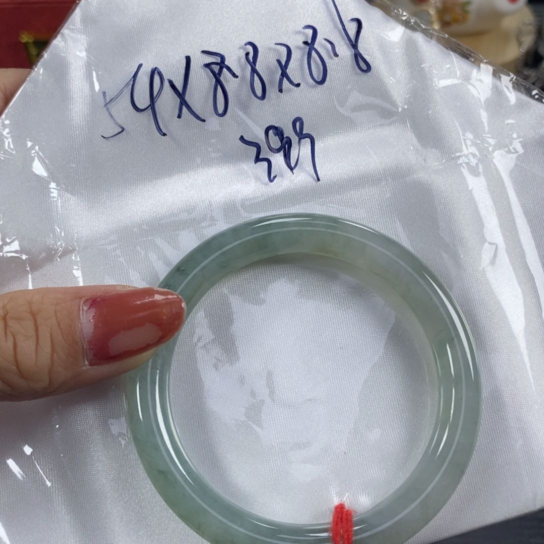 翡翠手镯未镶嵌天然翡翠