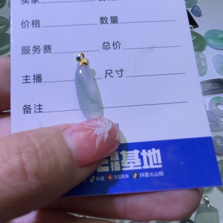 翡翠颈饰18K金镶嵌天然翡翠福瓜
