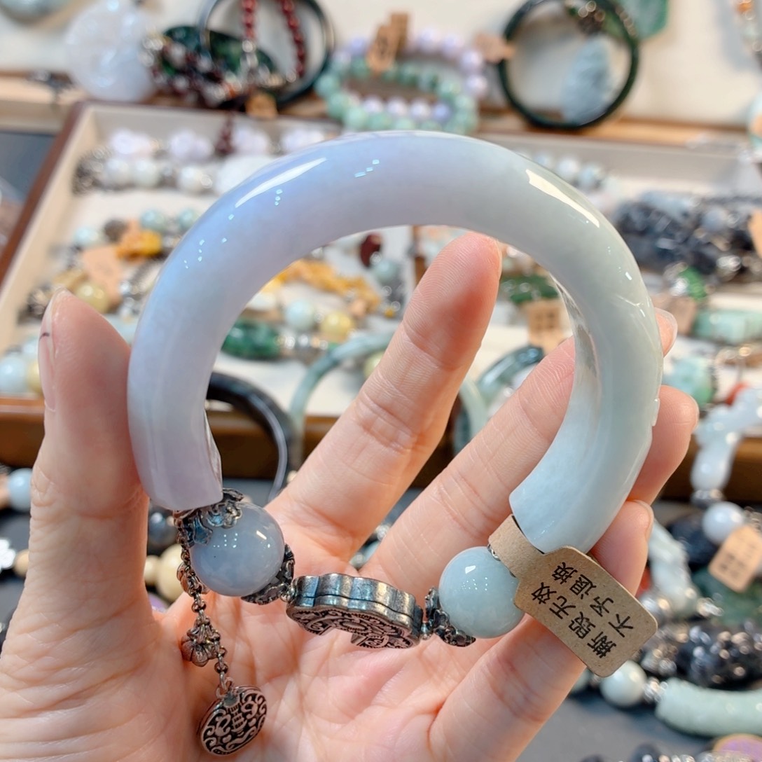 ****逐翡翠未镶嵌颈饰手串