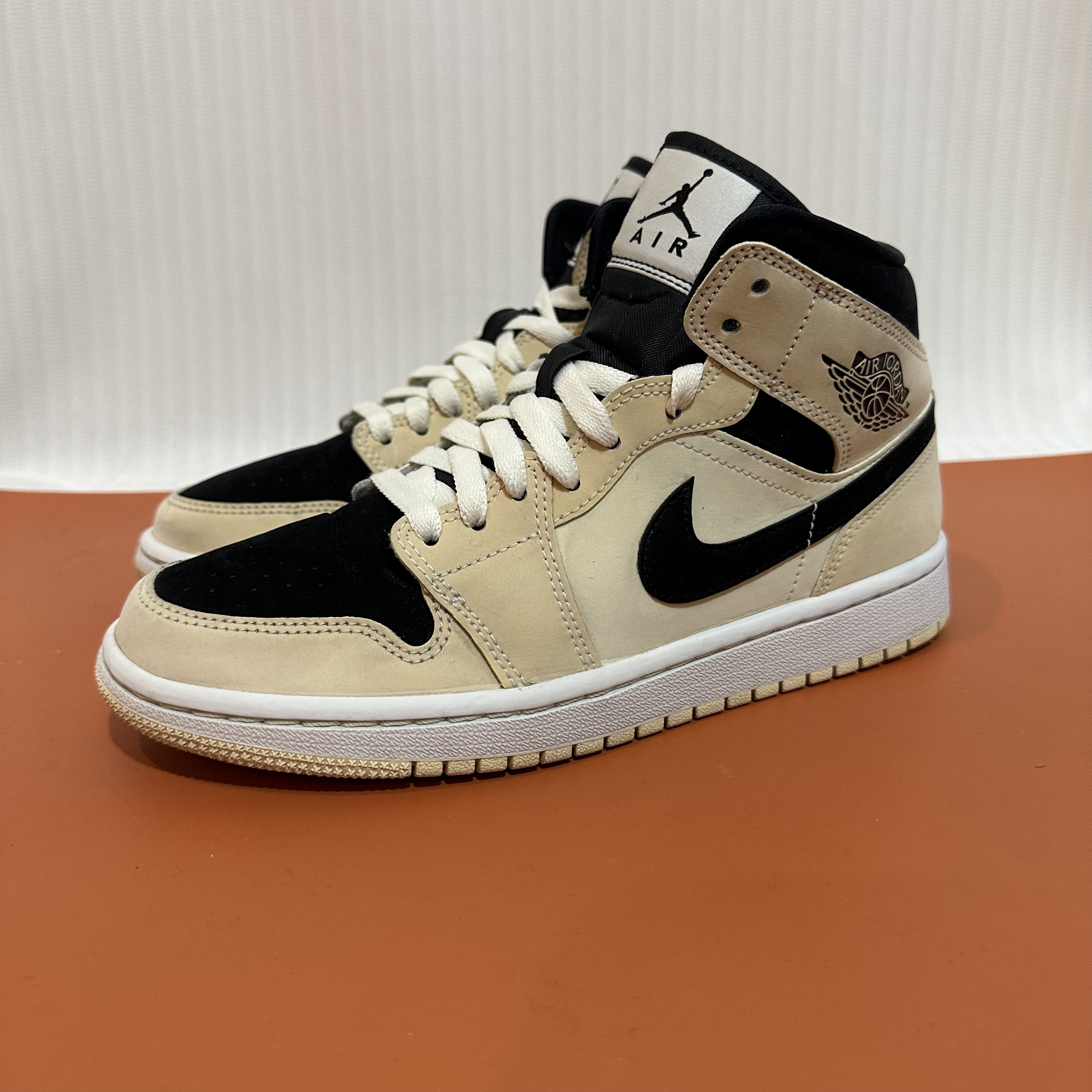 38码 aj1奶茶 二手无原盒 9新 正常穿着痕迹