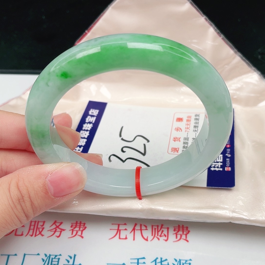 翡翠手镯未镶嵌翡翠
