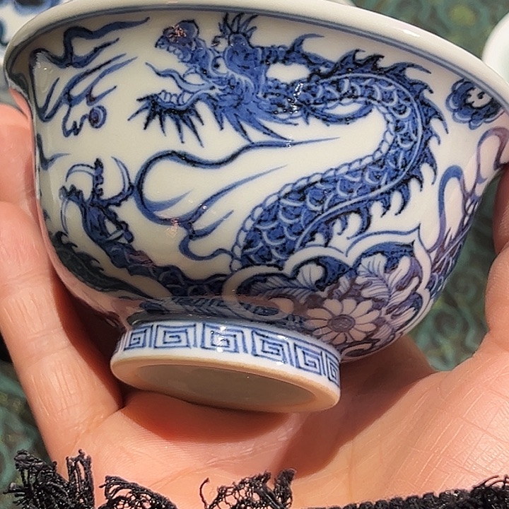 元青拙手穿花龙压手杯