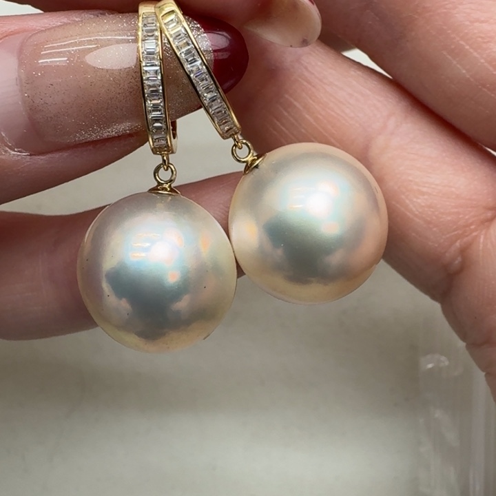 拼合珍珠（马贝珠）耳饰18K金镶嵌