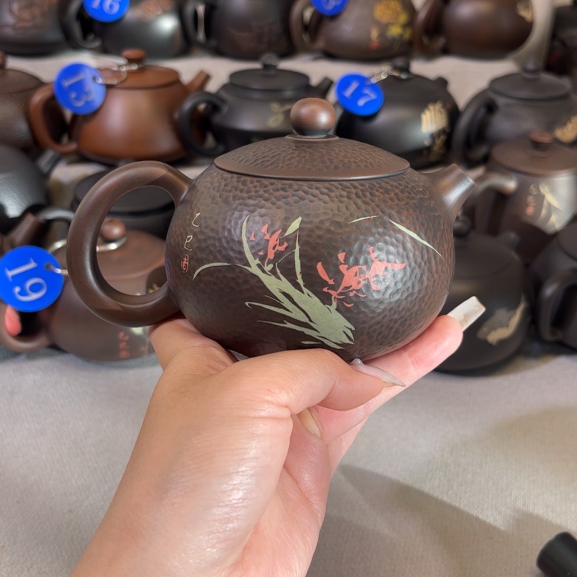 【闪购商品】L****a红泥 刻填 容量 240c c