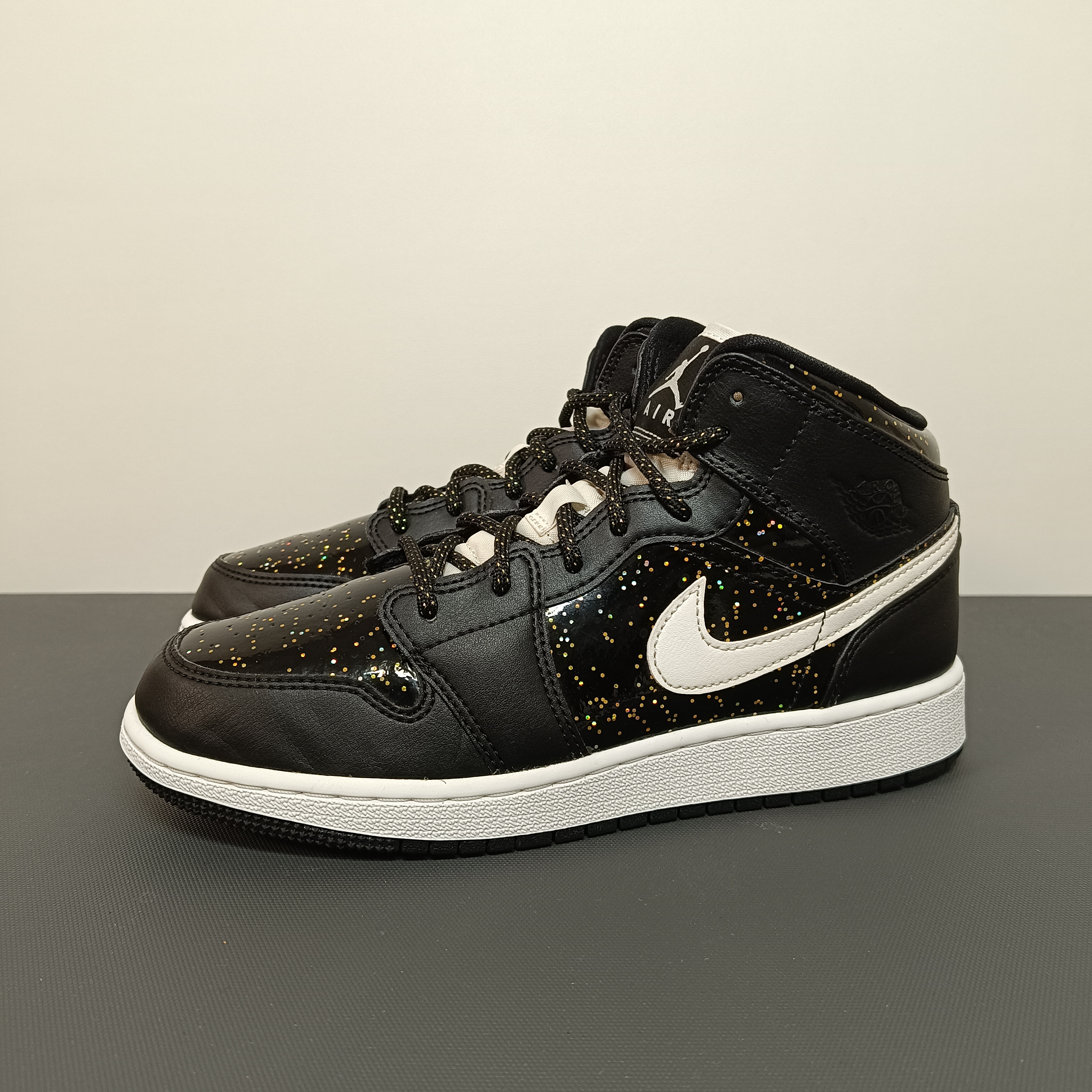 38.5码/95新 Jordon AJ1中帮黑白 二手正品无原盒 公价九六九