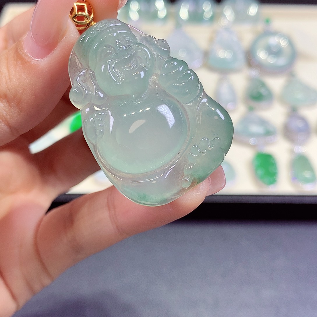 翡翠18K金镶嵌颈饰翡翠