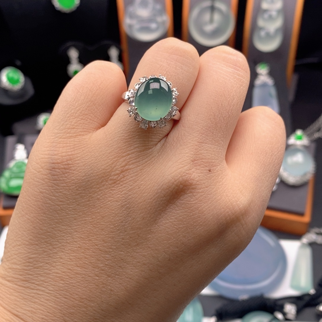 翡翠18K金镶嵌颈饰戒指