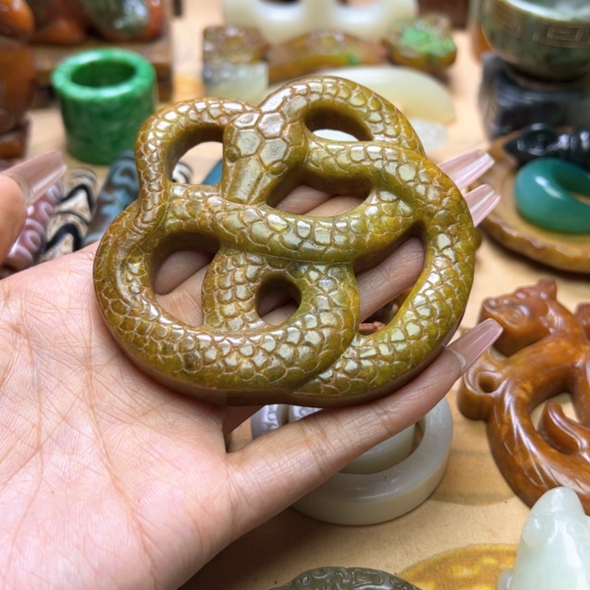 【闪购商品】蛇纹石玉颈饰未镶嵌