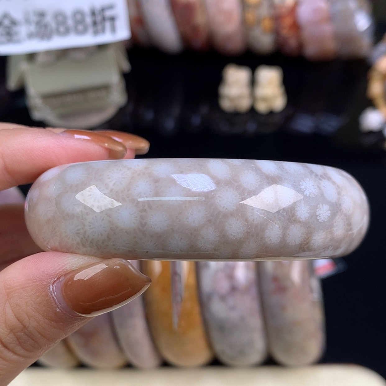 【闪购商品】颈饰未镶嵌硅化珊瑚（珊瑚玉）白底小碎花57.6（17号）