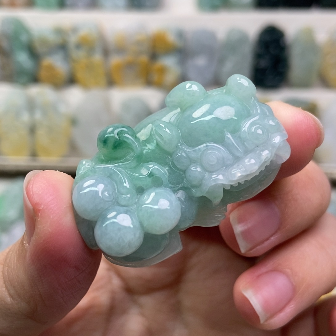 翡翠吊坠(赠链)未镶嵌